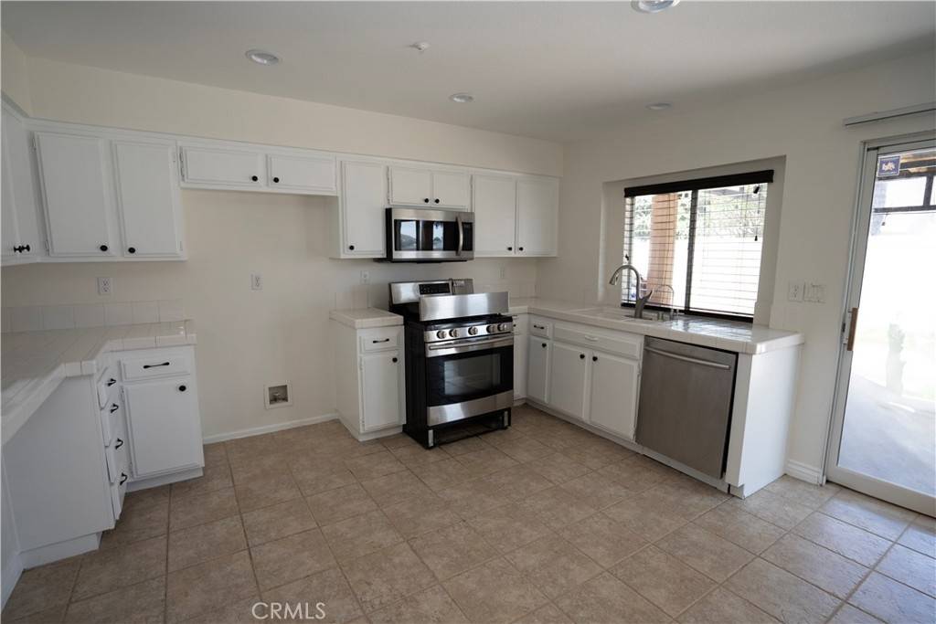 Fontana, CA 92337,15488 Aveiro RD