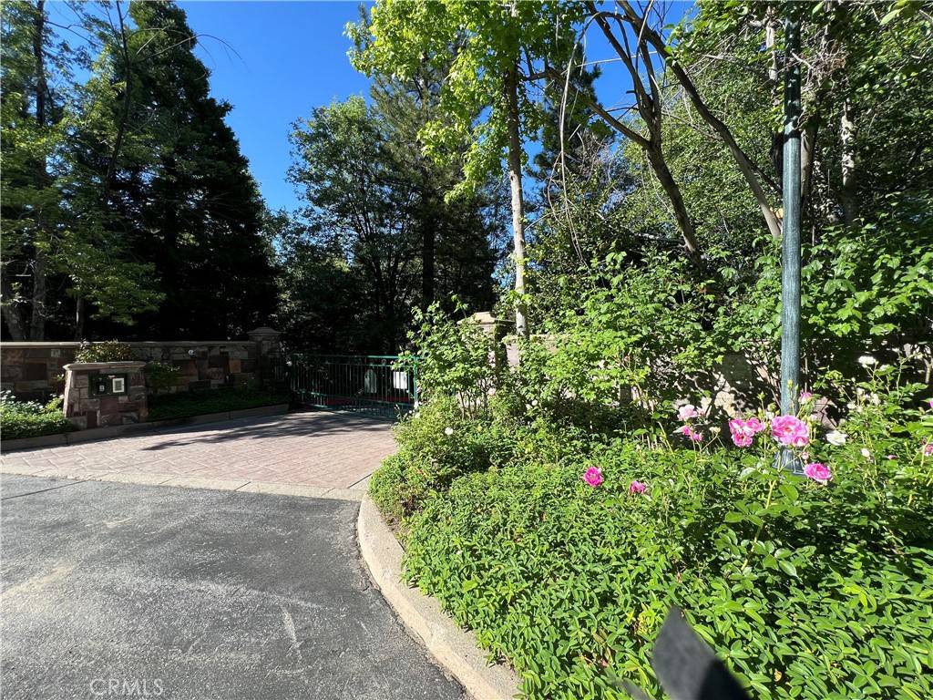 Lake Arrowhead, CA 92352,27453 North Bay Road