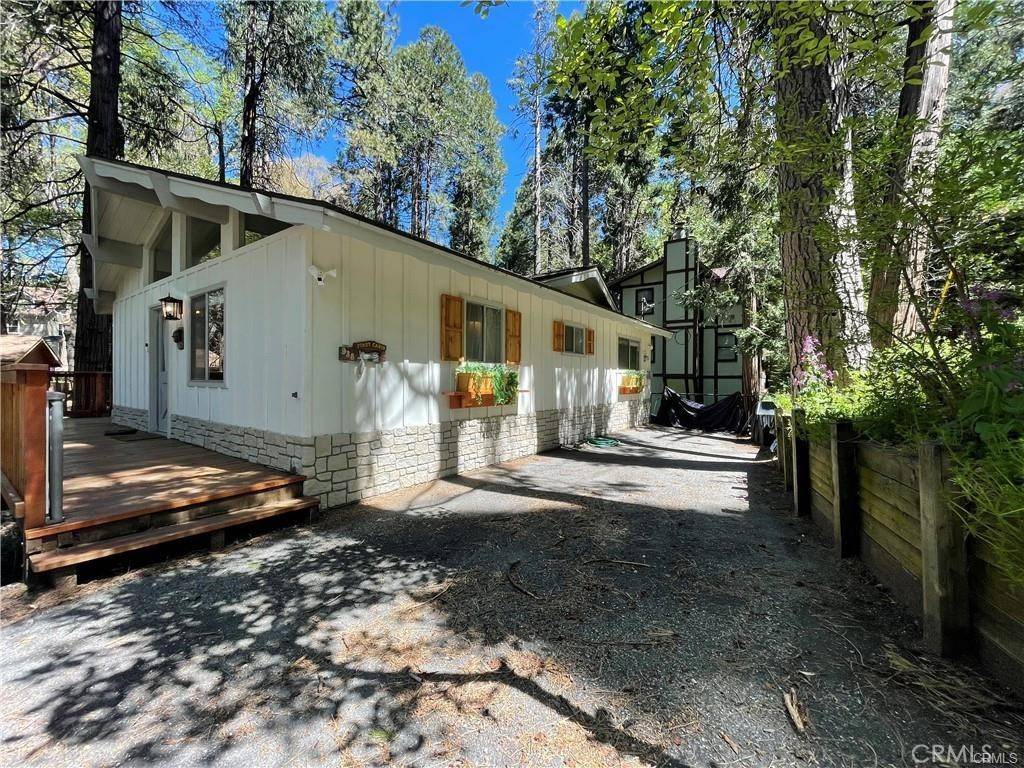Crestline, CA 92325,938 Balfrin DR
