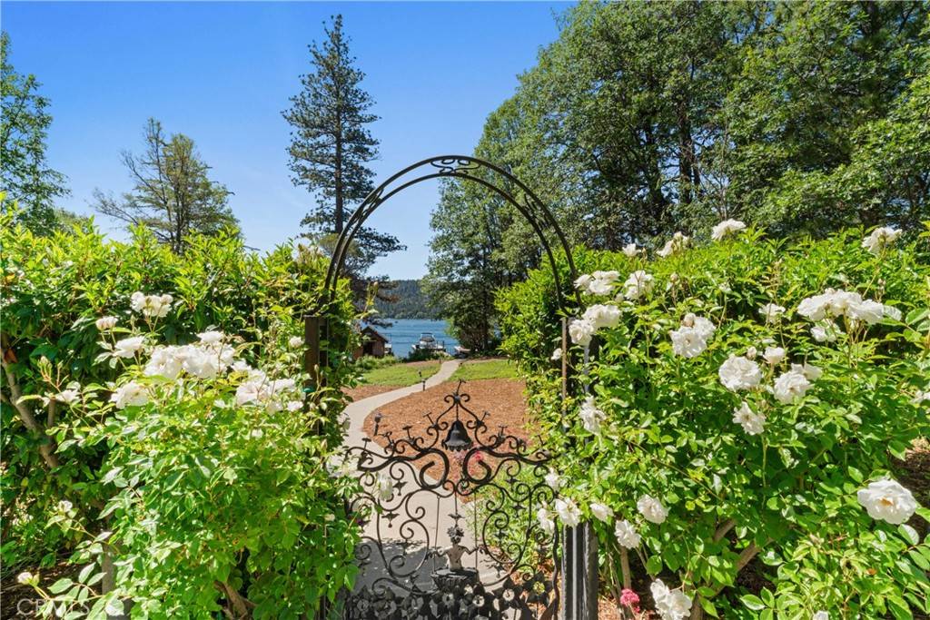 Lake Arrowhead, CA 92352,28233 North Shore RD