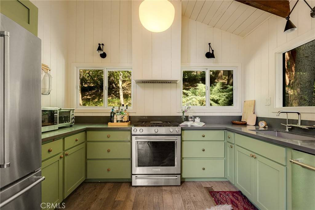 Lake Arrowhead, CA 92385,779 Fern RD