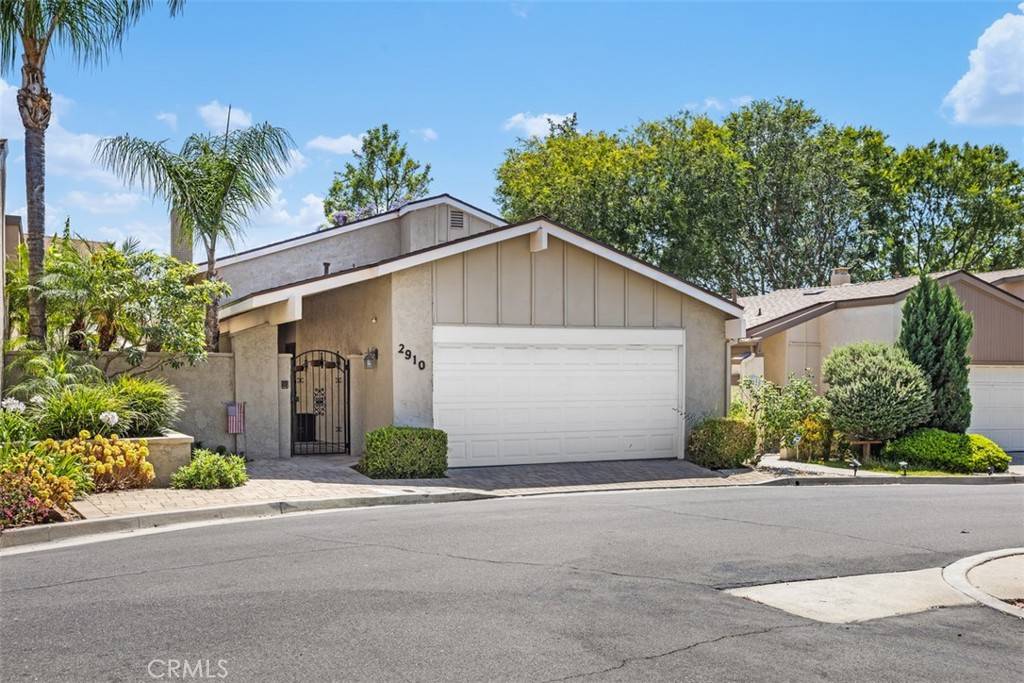 Fullerton, CA 92835,2910 Pinewood CT