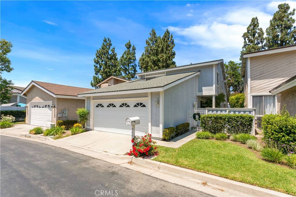 Anaheim Hills, CA 92807,909 S S. Lake Summit DR