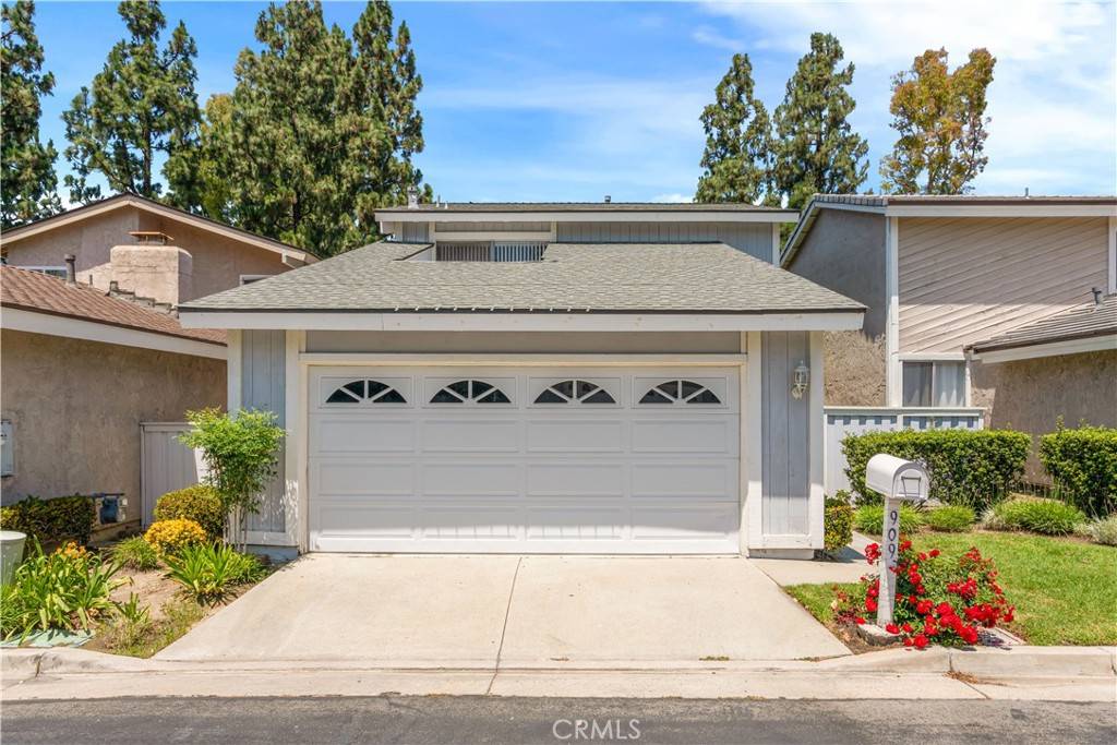 Anaheim Hills, CA 92807,909 S S. Lake Summit DR