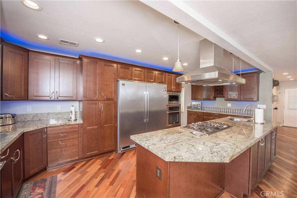 Fontana, CA 92335,9378 Palmetto AVE