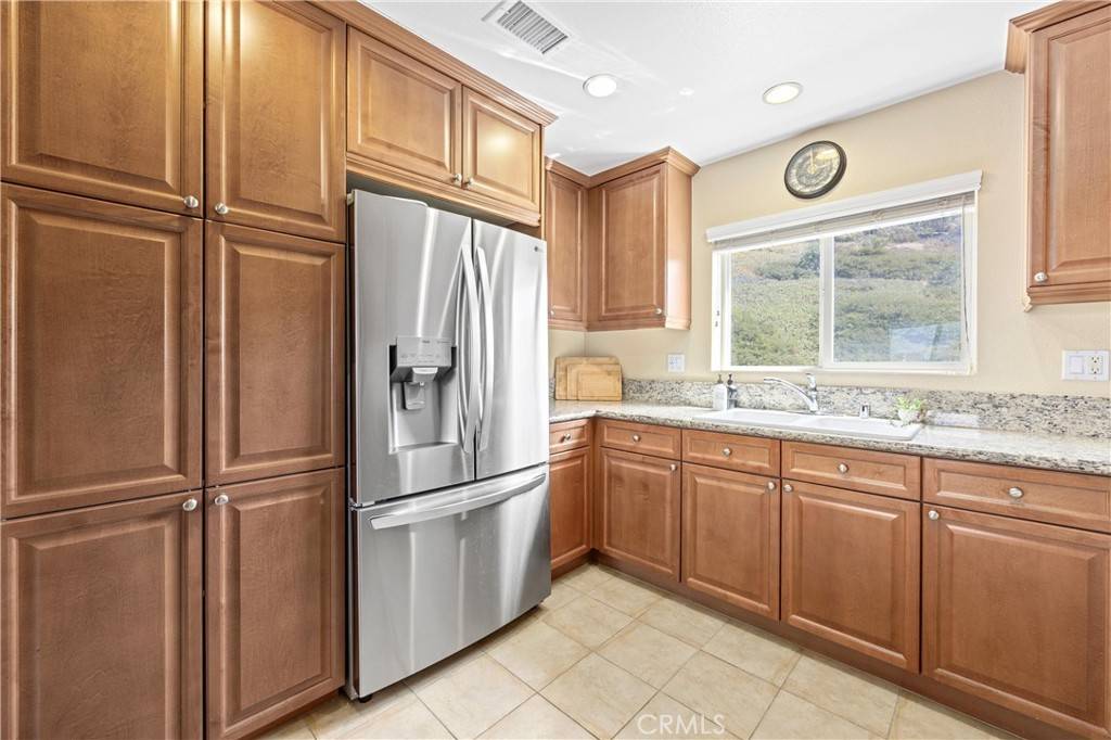 Corona, CA 92882,2802 Green River RD #101