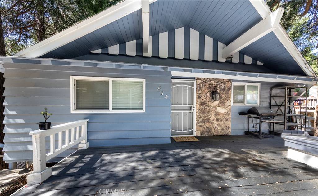 Crestline, CA 92325,854 Arbula DR