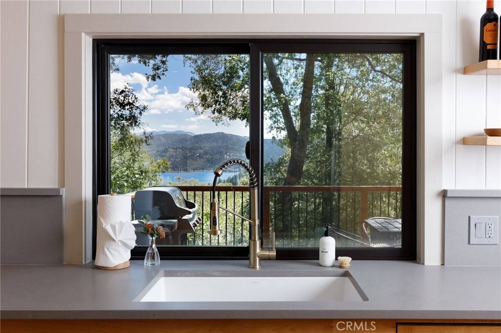 Lake Arrowhead, CA 92352,997 Nadelhorn DR