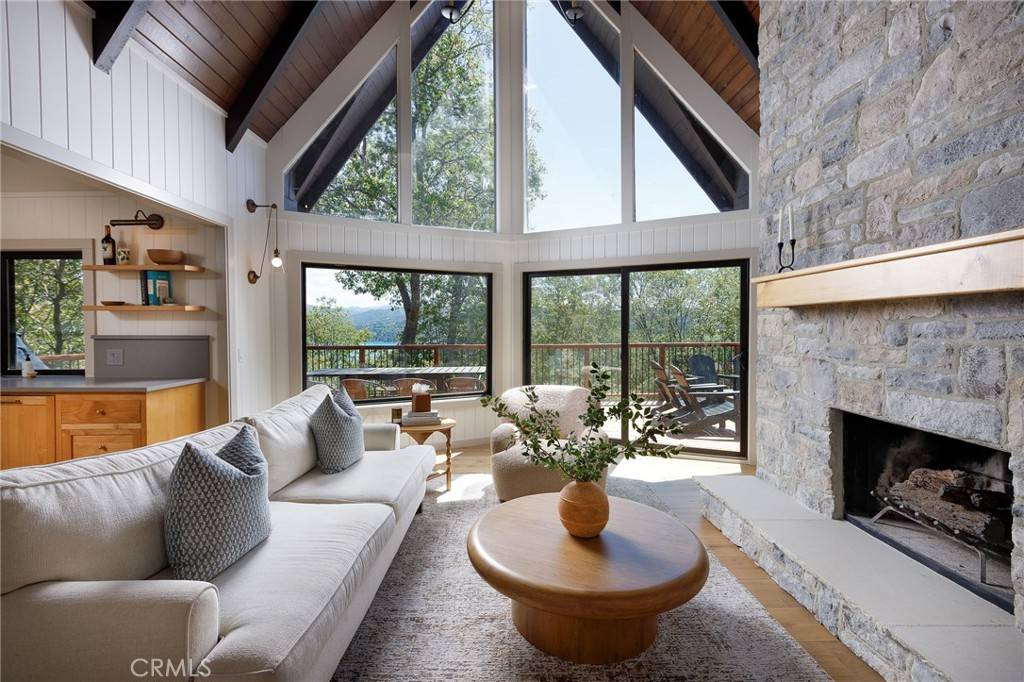 Lake Arrowhead, CA 92352,997 Nadelhorn DR