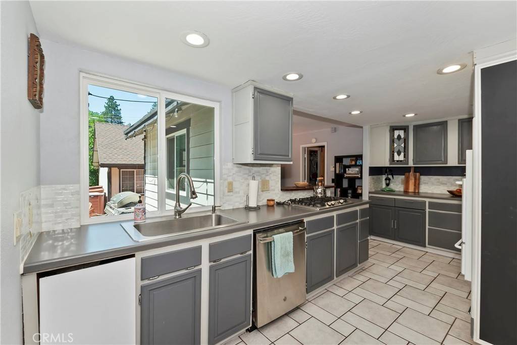 Crestline, CA 92325,22989 Pine LN