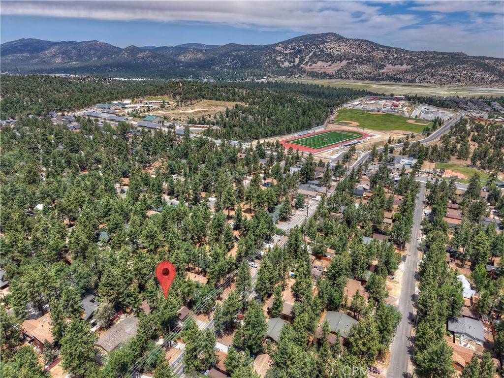 Sugarloaf, CA 92386,248 Maple LN