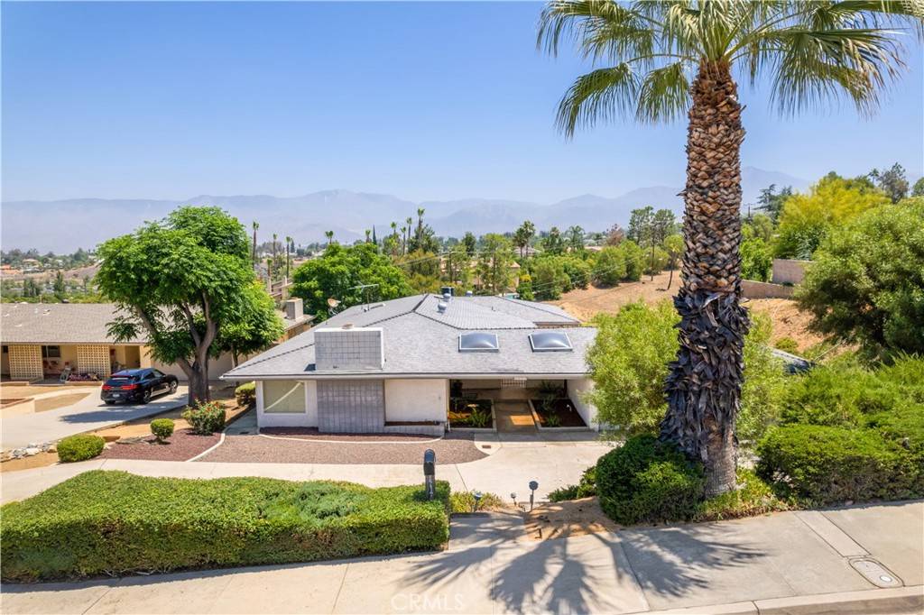 Redlands, CA 92373,1517 Pamela Crest