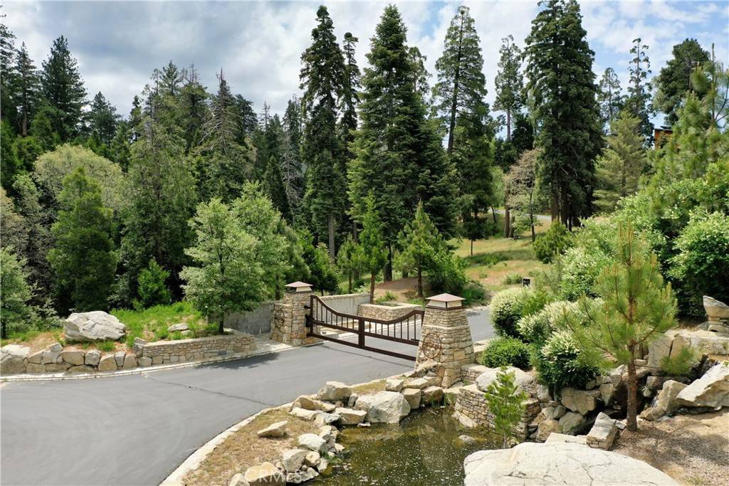 Lake Arrowhead, CA 92352,275 Ponderosa Peak RD