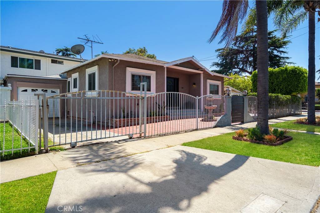 Inglewood, CA 90301,400 E Buckthorn ST