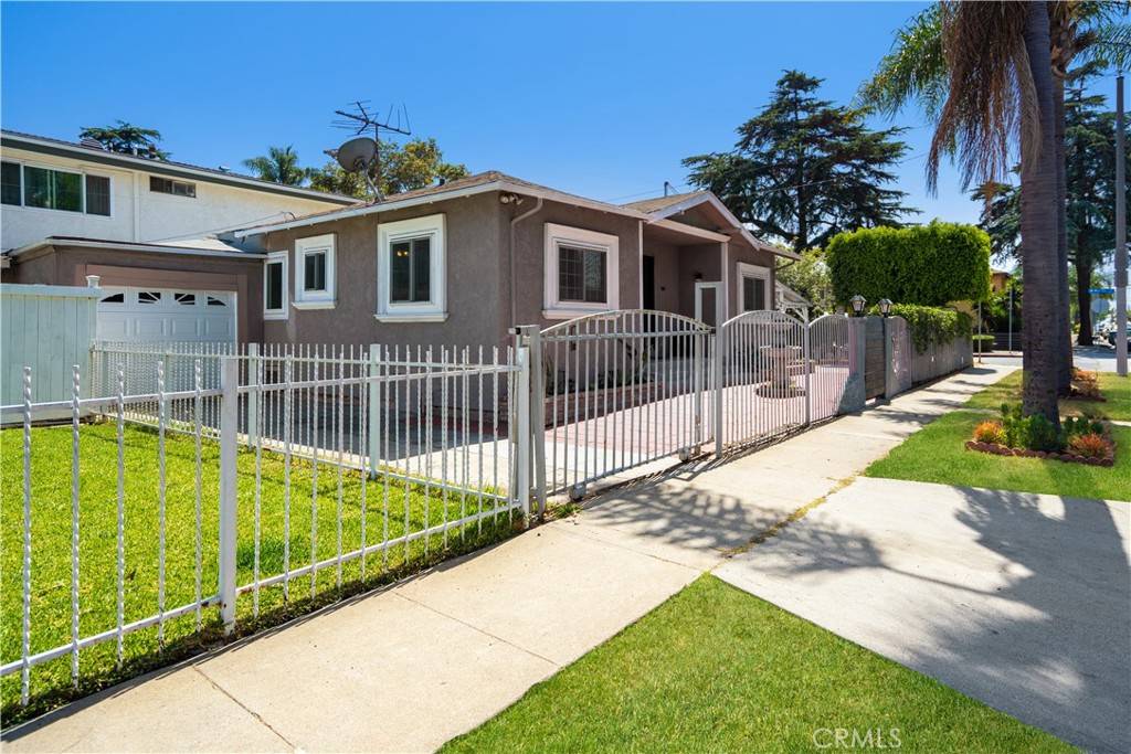 Inglewood, CA 90301,400 E Buckthorn ST