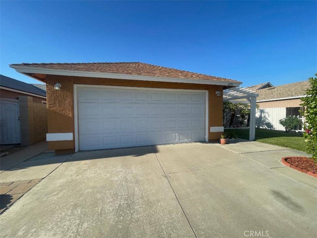 Fontana, CA 92337,14194 Old Field AVE