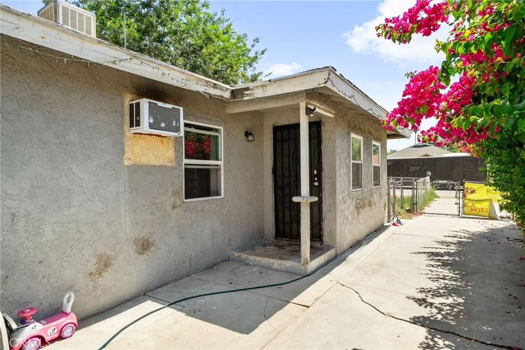 San Bernardino, CA 92404,7032 Dwight WAY