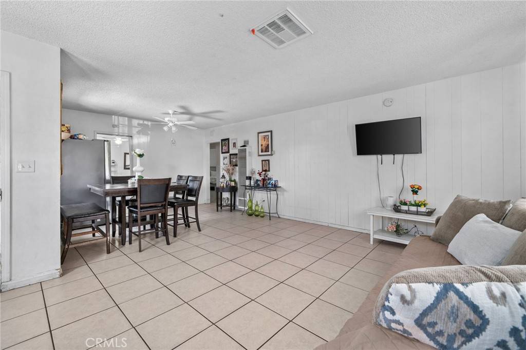San Bernardino, CA 92404,7032 Dwight WAY