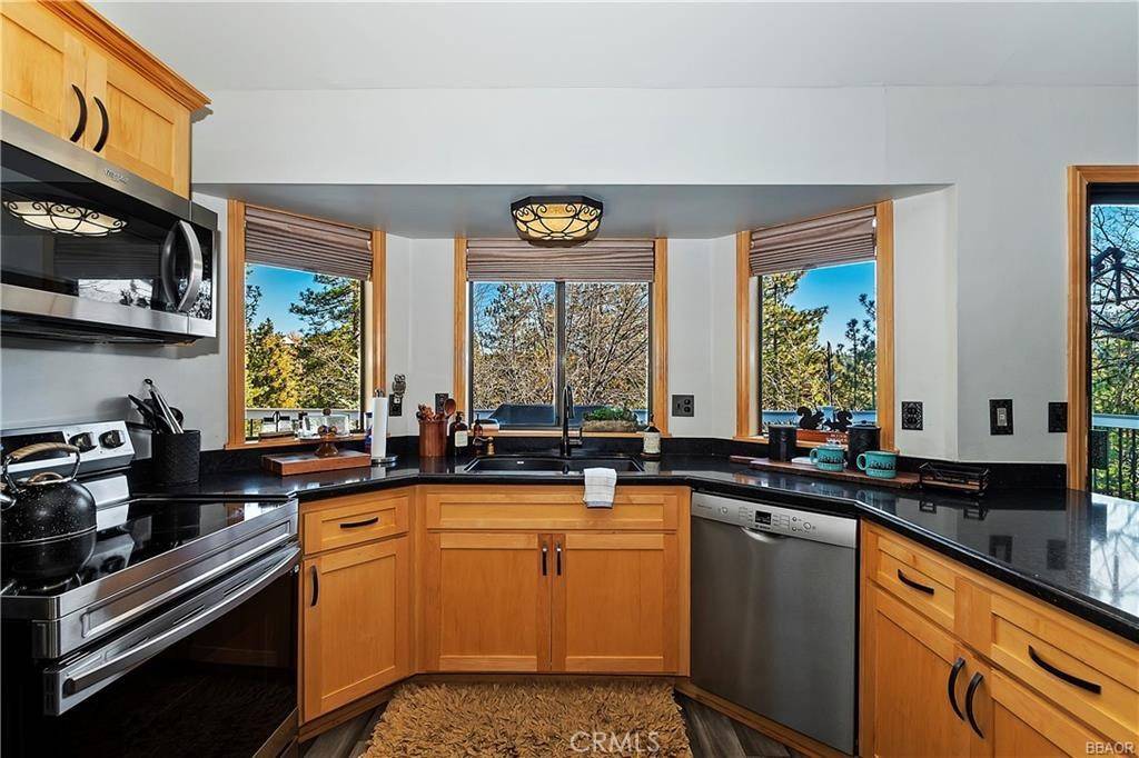 625 San Benito LN Lake Arrowhead, CA 92352