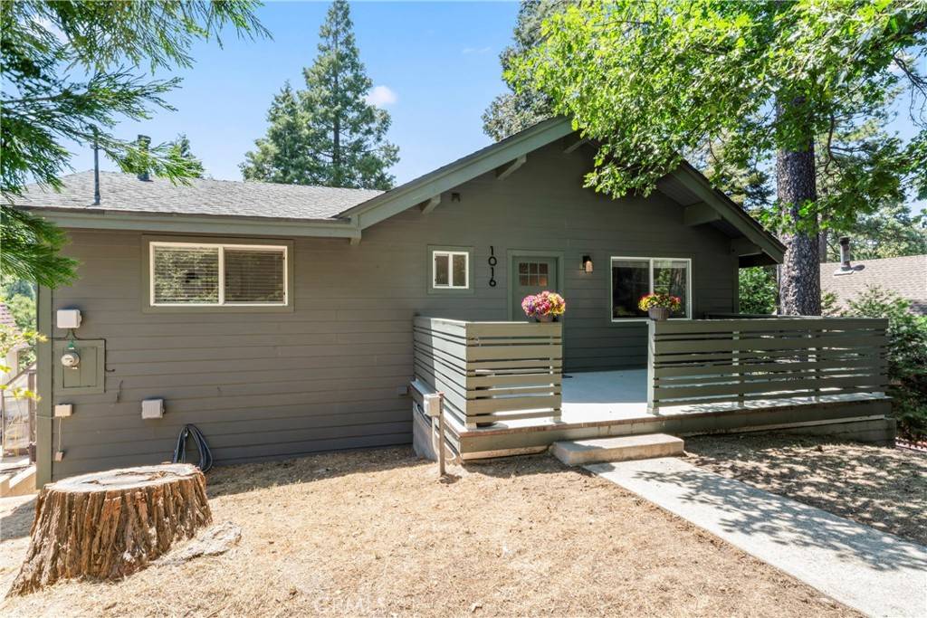 Crestline, CA 92325,1016 Berne DR