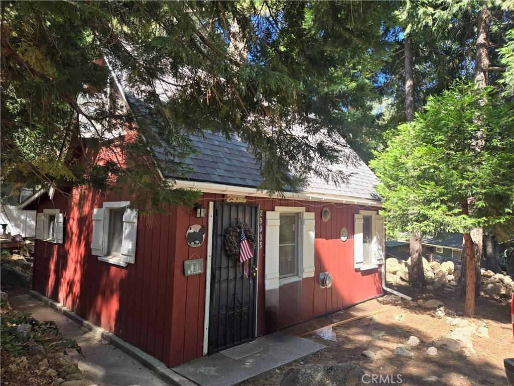 Crestline, CA 92325,25035 Moon DR