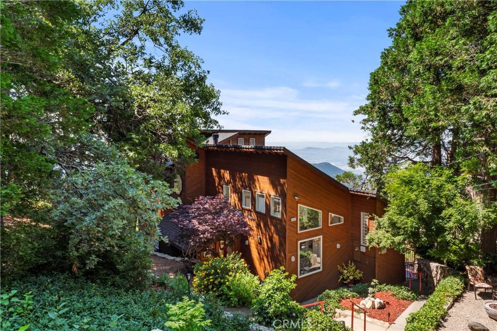Lake Arrowhead, CA 92385,28527 Willow RD