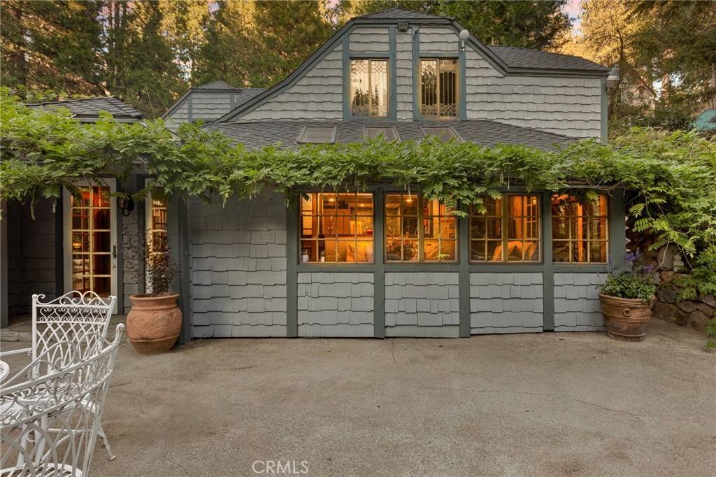 Crestline, CA 92325,969 Oak DR