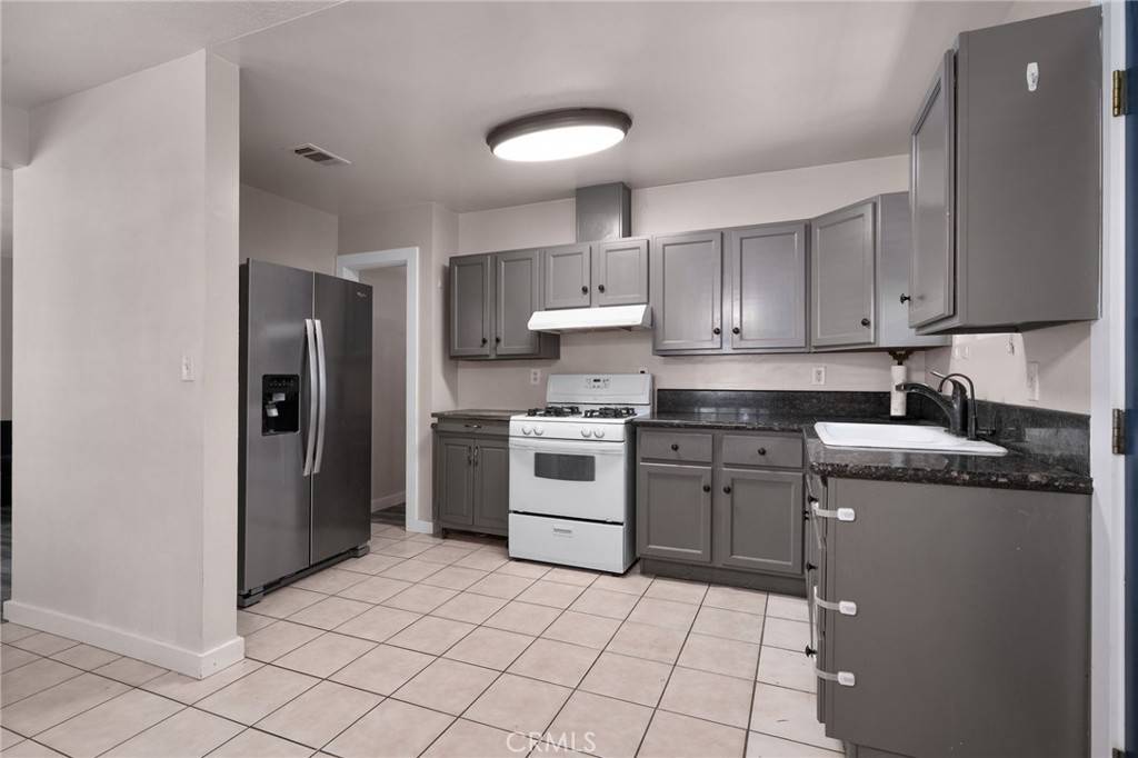 Highland, CA 92346,7516 Valaria DR