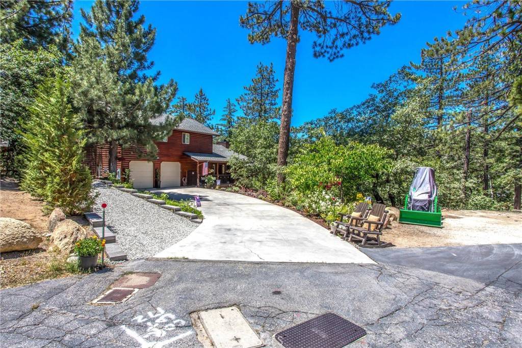 Running Springs, CA 92382,32425 Snowshoe LN