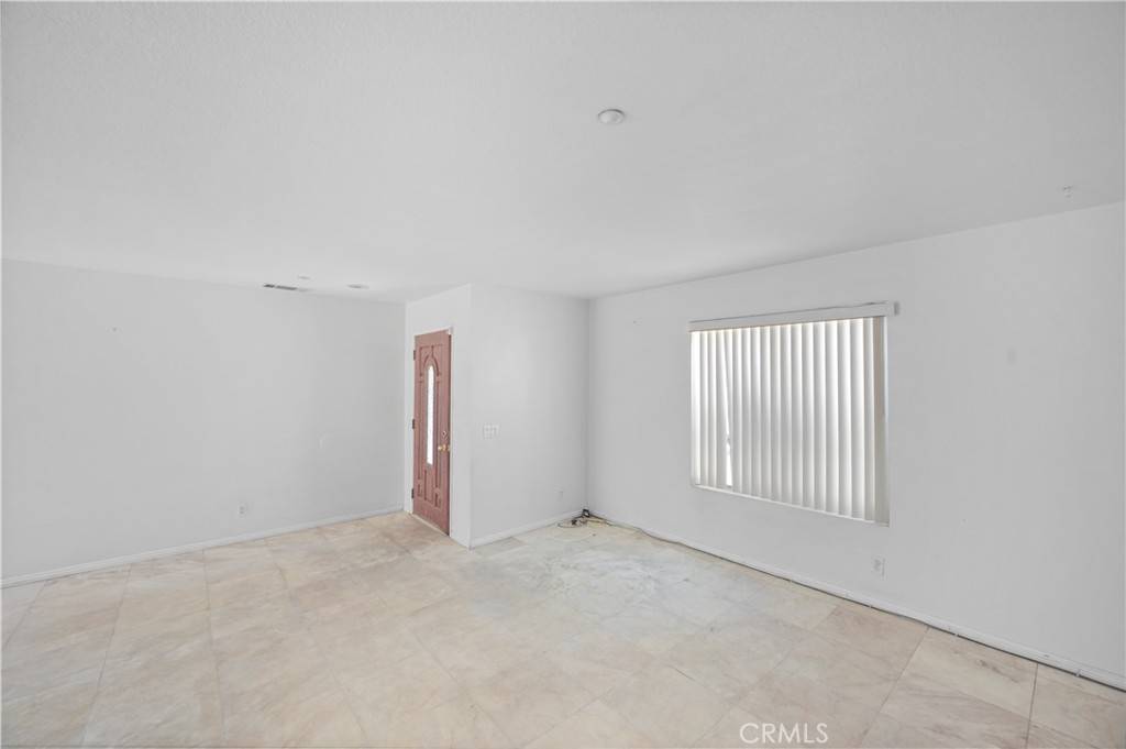 Fontana, CA 92337,15372 Brandon LN