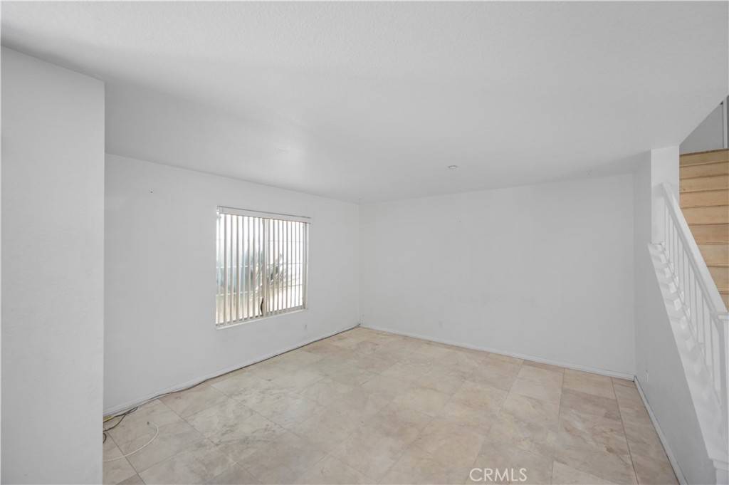 Fontana, CA 92337,15372 Brandon LN