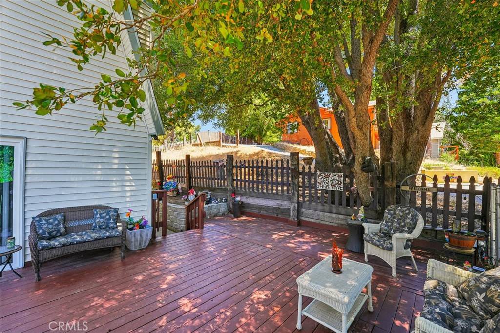 Crestline, CA 92325,463 Delle DR