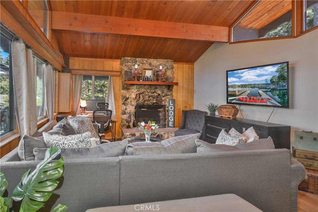 Crestline, CA 92325,1121 Chateau DR