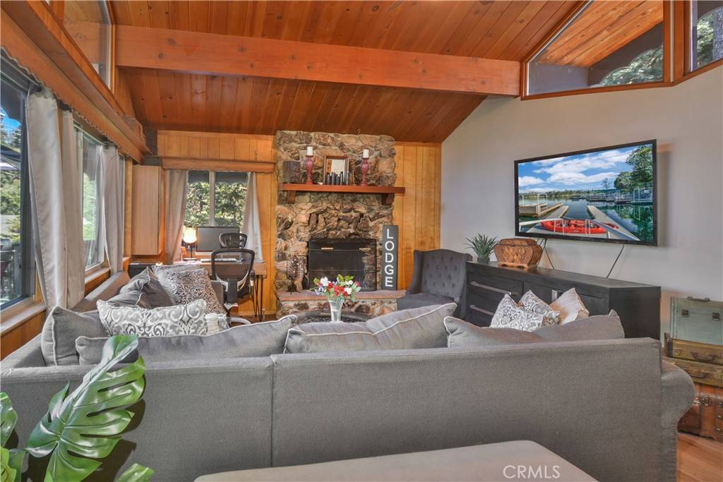 Crestline, CA 92325,1121 Chateau DR