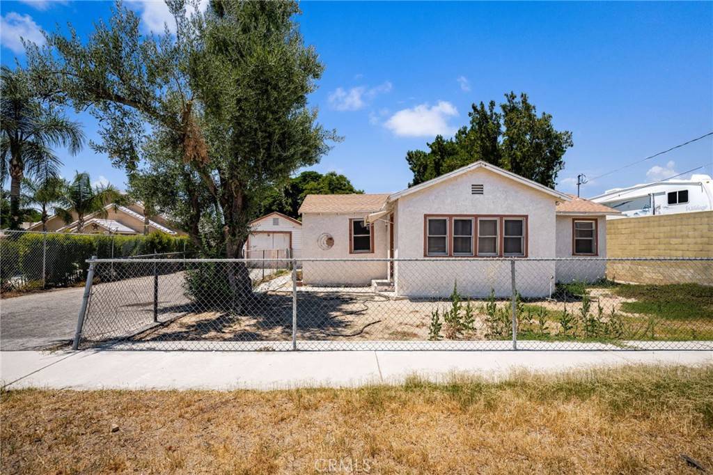 Fontana, CA 92335,9804 Palmetto AVE