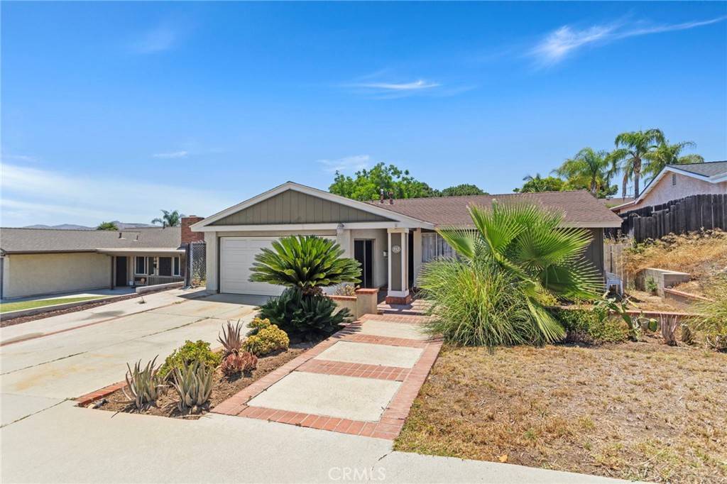 Corona, CA 92879,932 Redwood CT