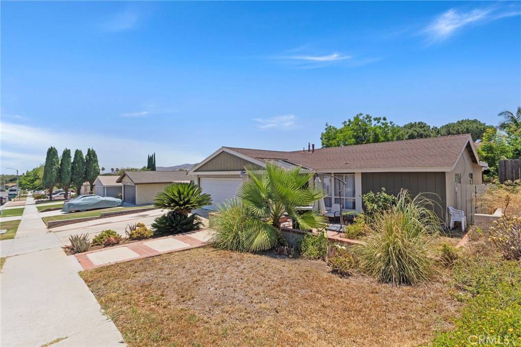 Corona, CA 92879,932 Redwood CT