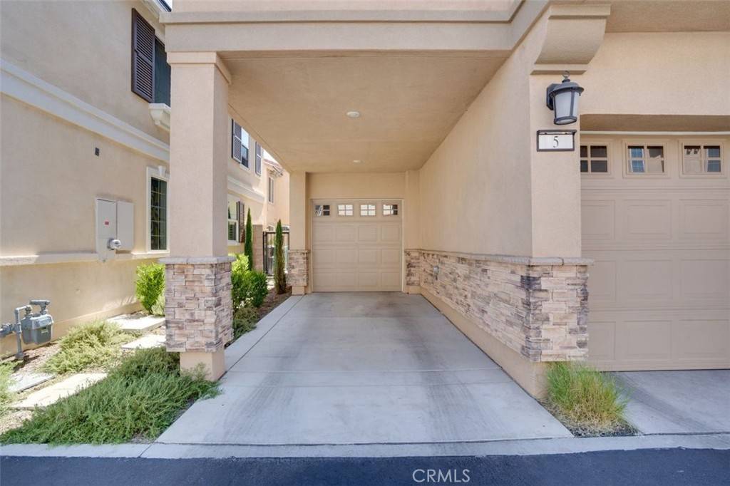Fontana, CA 92336,15147 Ridge LN #5