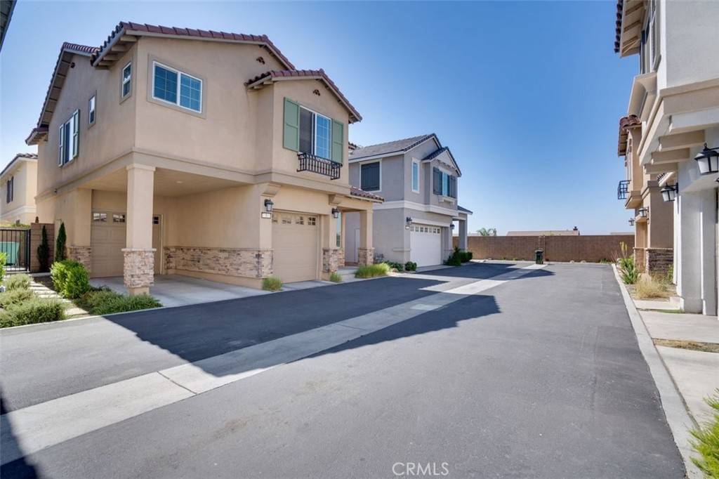 Fontana, CA 92336,15147 Ridge LN #5