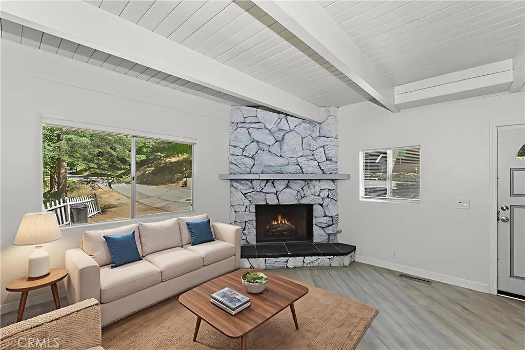 Lake Arrowhead, CA 92352,776 Lords LN