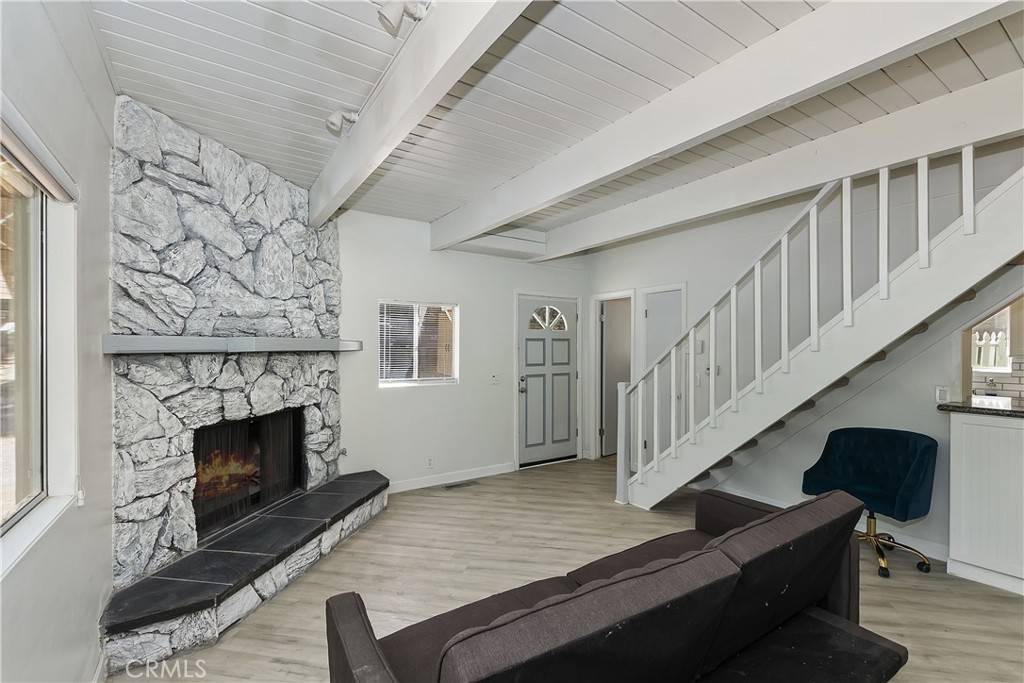Lake Arrowhead, CA 92352,776 Lords LN
