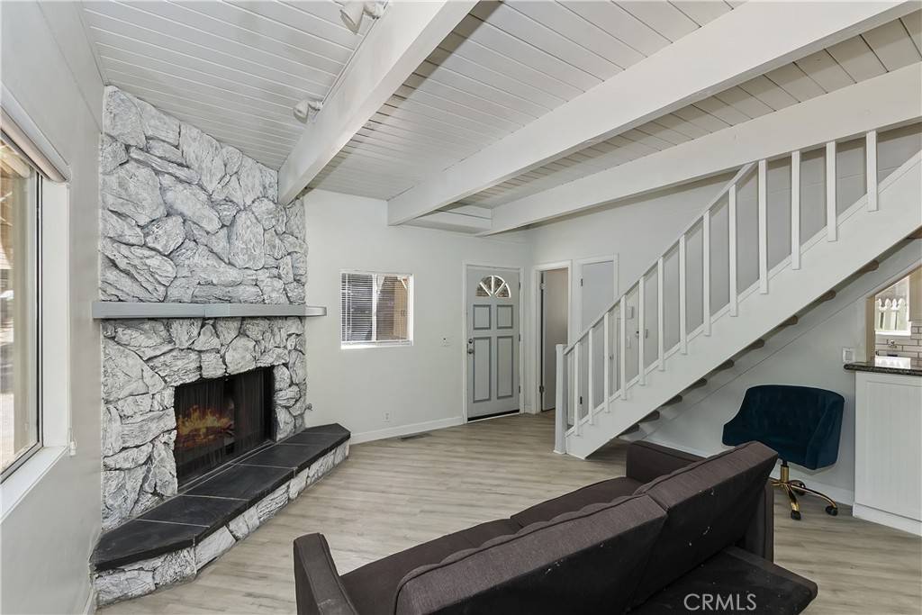 Lake Arrowhead, CA 92352,776 Lords LN