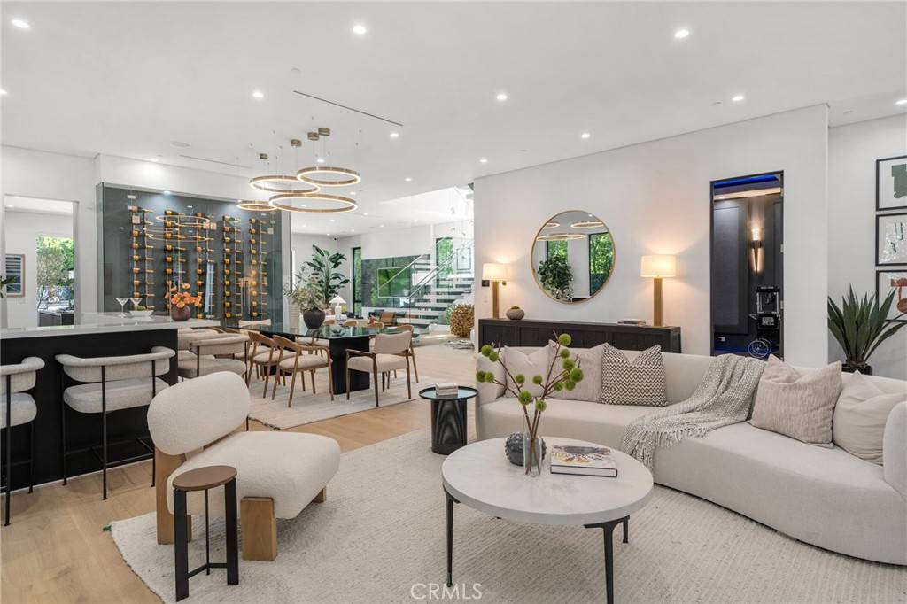 Sherman Oaks, CA 91403,15231 Greenleaf ST