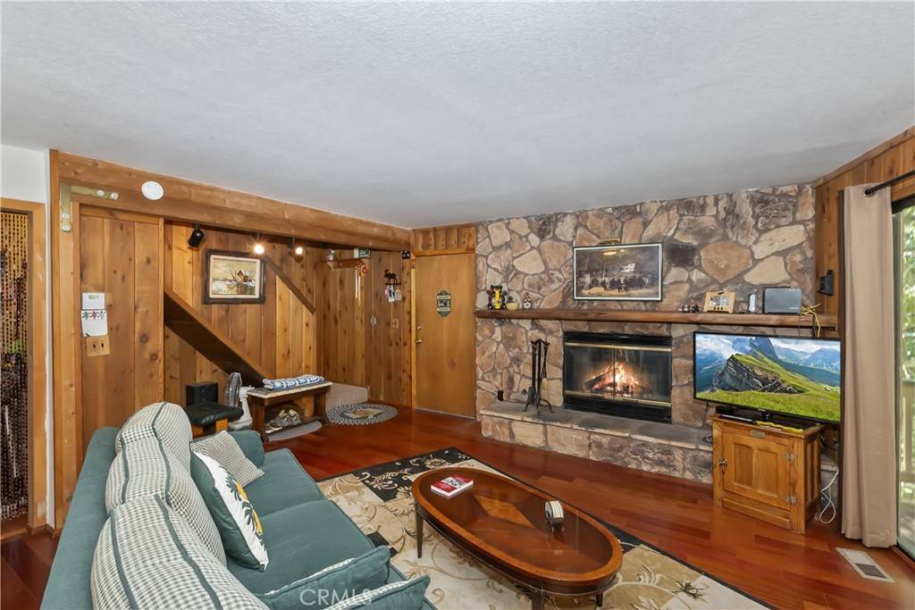 Twin Peaks, CA 92391,305 Cedarbrook DR