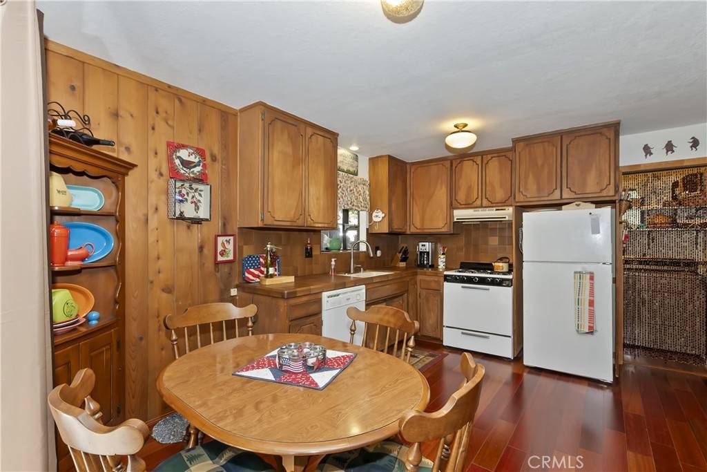 Twin Peaks, CA 92391,305 Cedarbrook DR