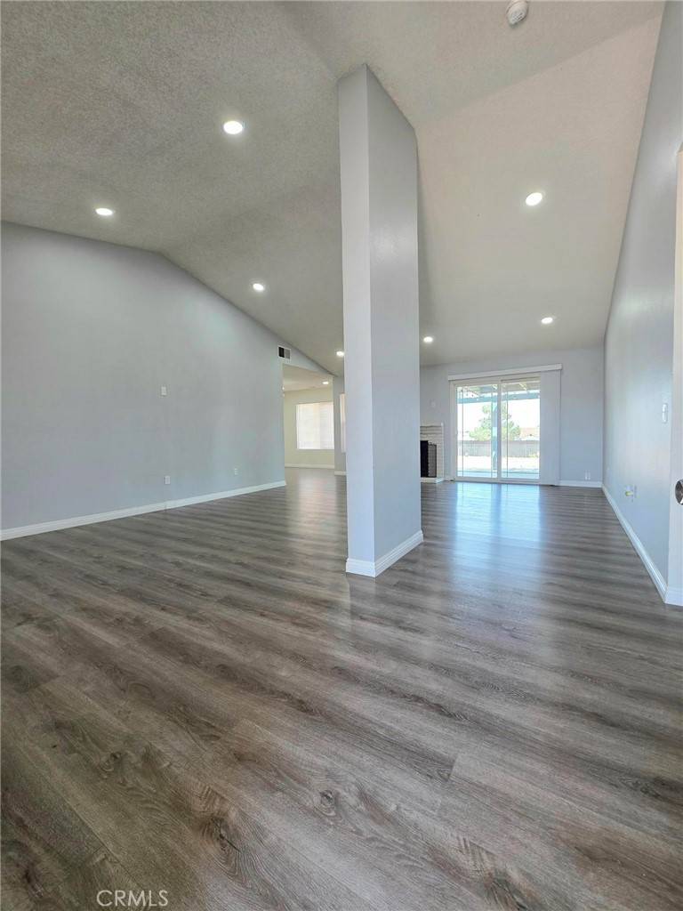 Hesperia, CA 92345,13568 Live Oak ST