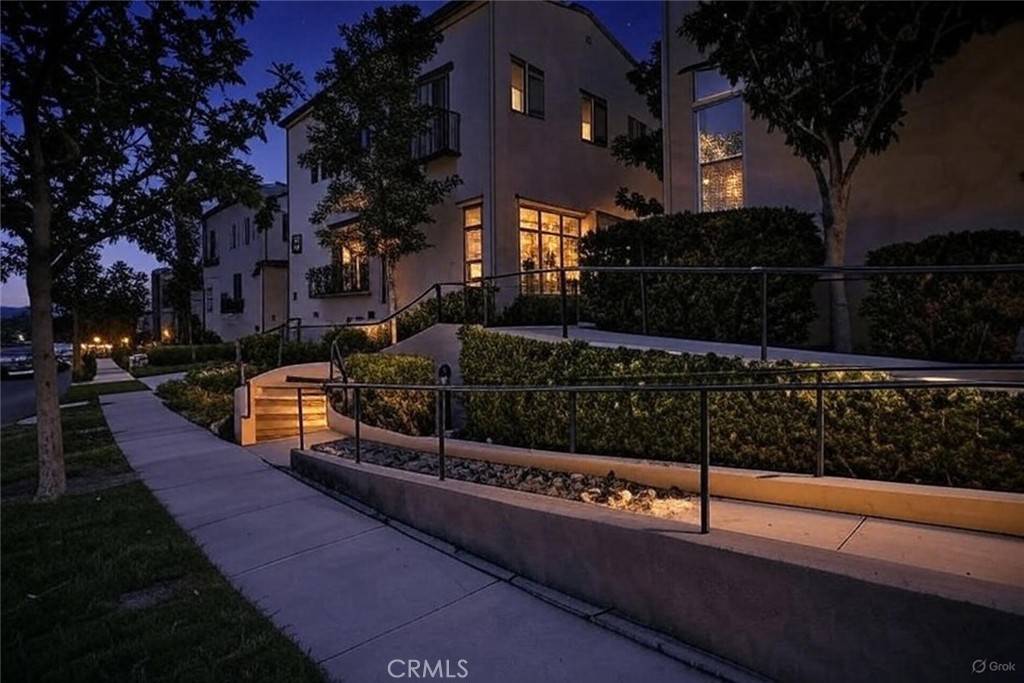 Corona, CA 92883,4441 Owens ST #104