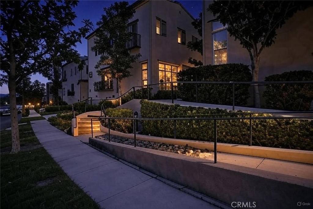 Corona, CA 92883,4441 Owens ST #104