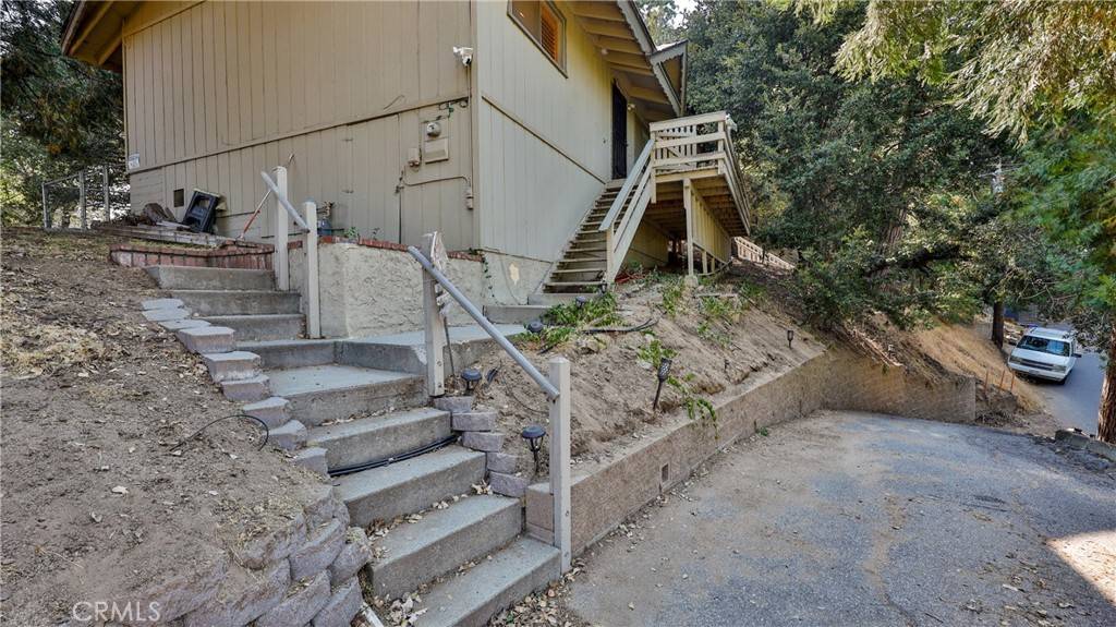 Crestline, CA 92325,370 Weisshorn DR