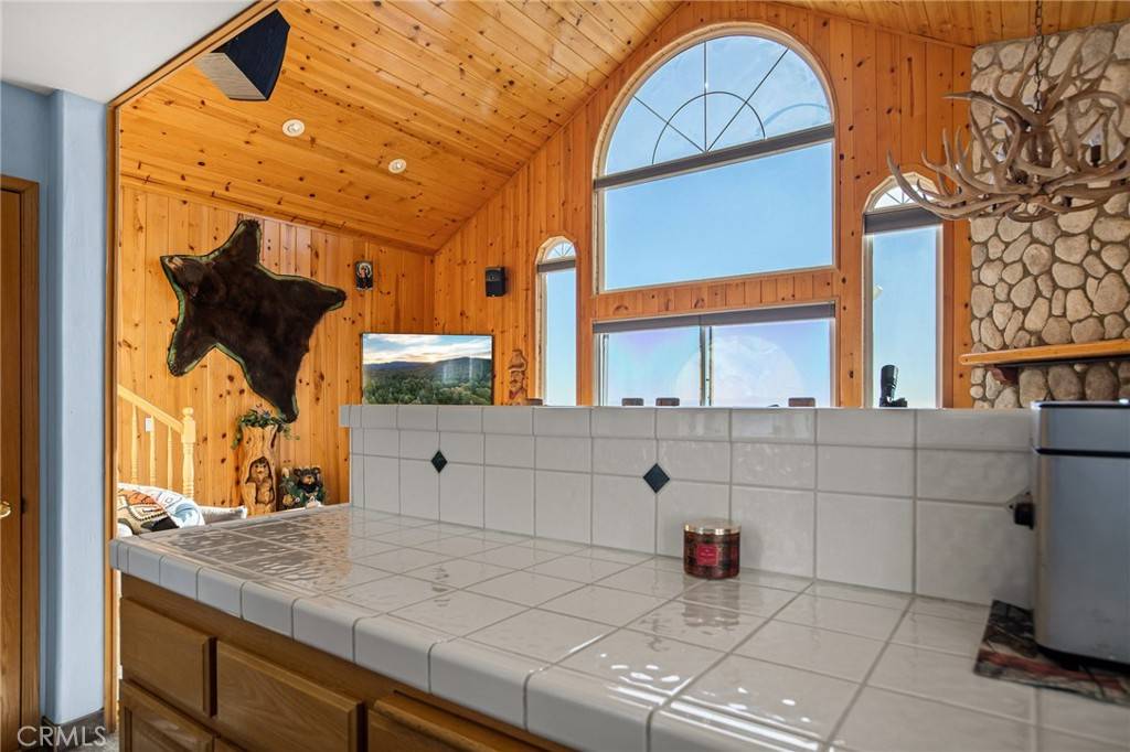 Running Springs, CA 92382,2477 Spring Oak DR